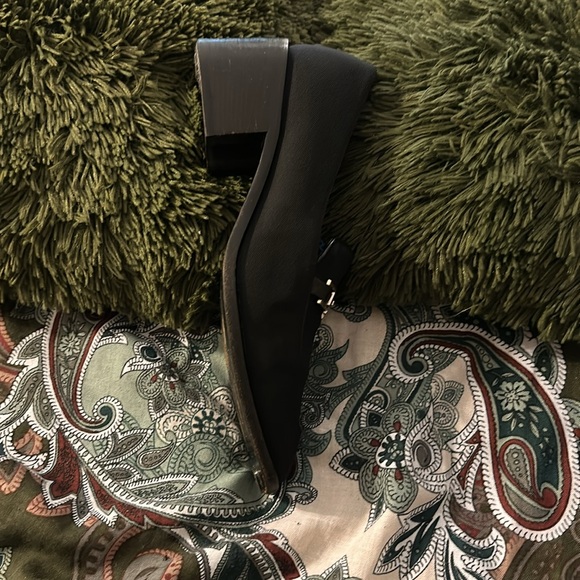 GUCCI loafers size 10B Black, comfort to dress up or pair with jeans! - Picture 9 of 9